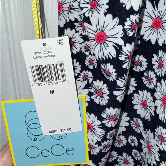 CeCe
Floral Keyhole Ruffle Top - Picture 3 of 3